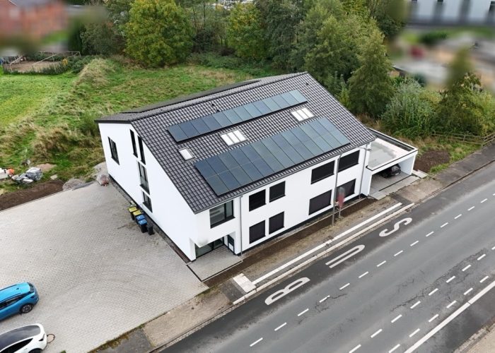 Hochwertiges Zweifamilienhaus mit Gewerbefläche in Leopoldshöhe