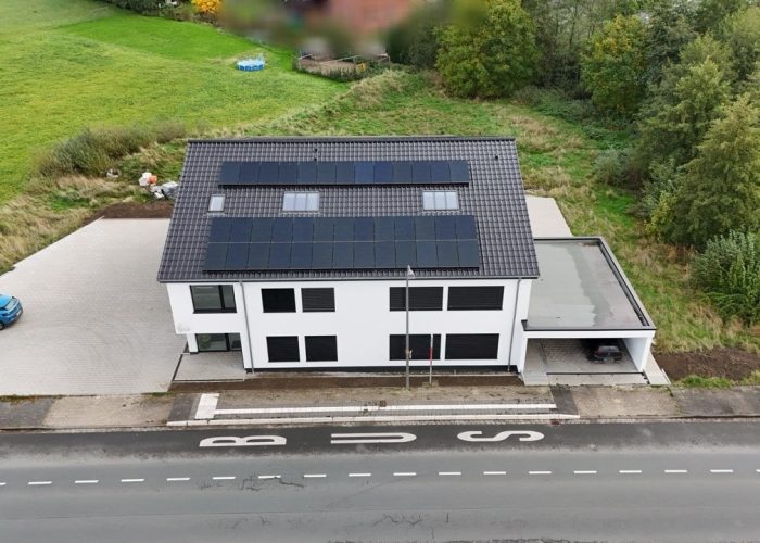 Hochwertiges Zweifamilienhaus mit Gewerbefläche in Leopoldshöhe