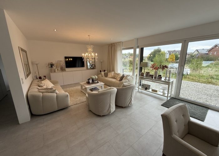 Hochwertiges Zweifamilienhaus mit Gewerbefläche in Leopoldshöhe