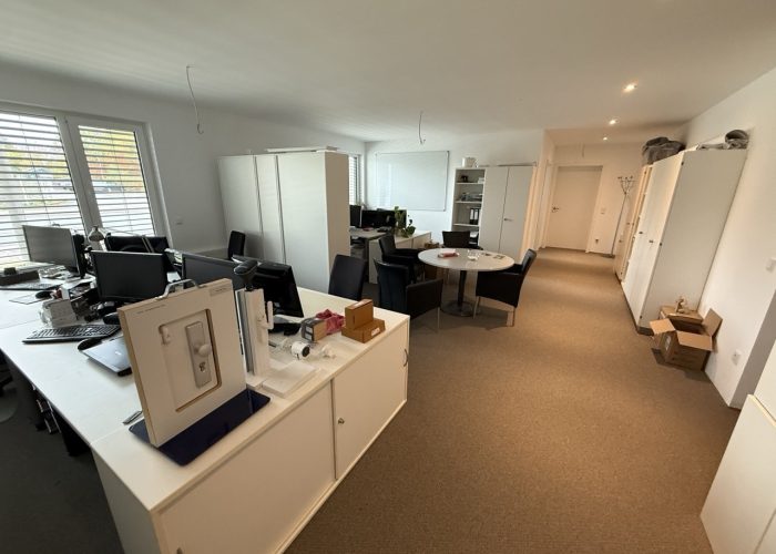 Hochwertiges Zweifamilienhaus mit Gewerbefläche in Leopoldshöhe