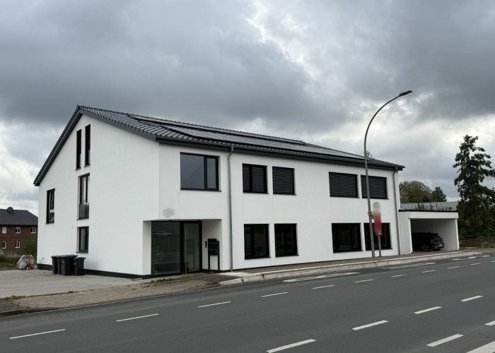 Hochwertiges Zweifamilienhaus mit Gewerbefläche in Leopoldshöhe