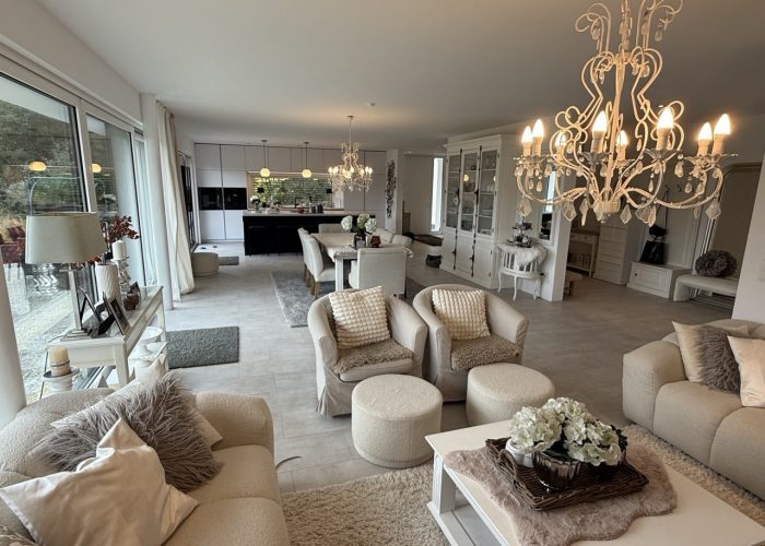 Hochwertiges Zweifamilienhaus mit Gewerbefläche in Leopoldshöhe