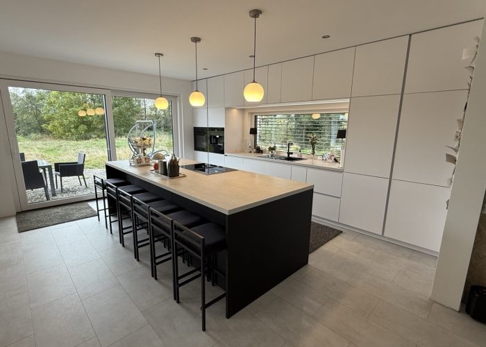 Hochwertiges Zweifamilienhaus mit Gewerbefläche in Leopoldshöhe