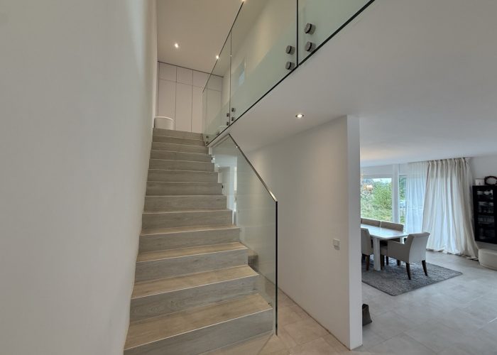 Hochwertiges Zweifamilienhaus mit Gewerbefläche in Leopoldshöhe