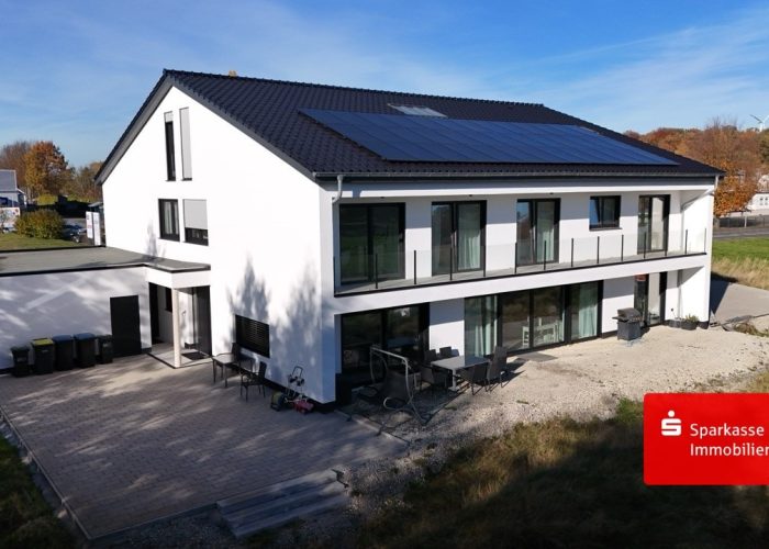 Hochwertiges Zweifamilienhaus mit Gewerbefläche in Leopoldshöhe