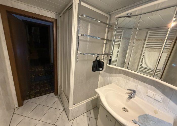 Zweifamilienhaus mit Einliegerwohnung in Lage