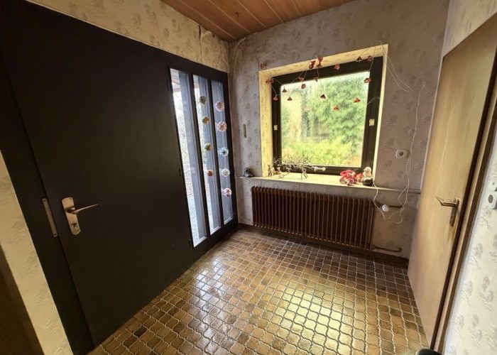 Zweifamilienhaus mit Einliegerwohnung in Lage