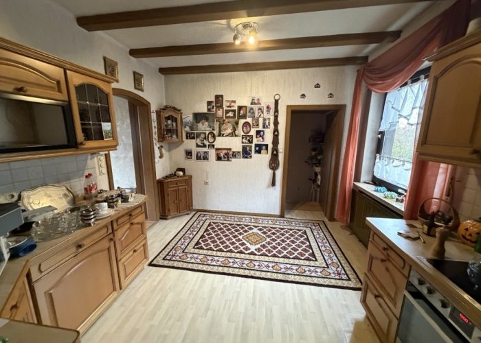 Zweifamilienhaus mit Einliegerwohnung in Lage