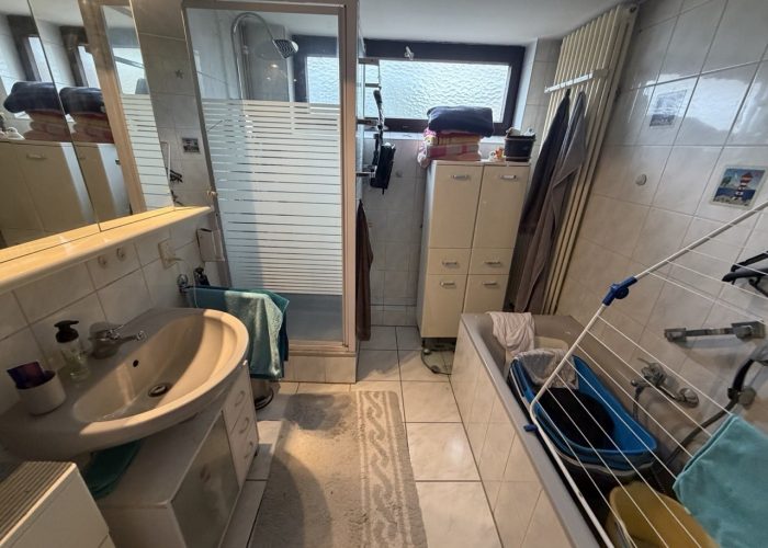 Zweifamilienhaus mit Einliegerwohnung in Lage