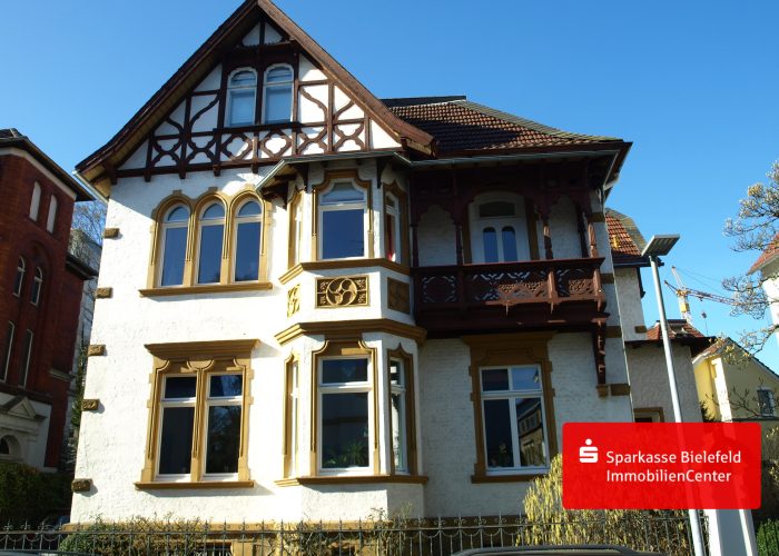 Gründerzeitvilla mit neugotischen Stilelementen in Innenstadtlage