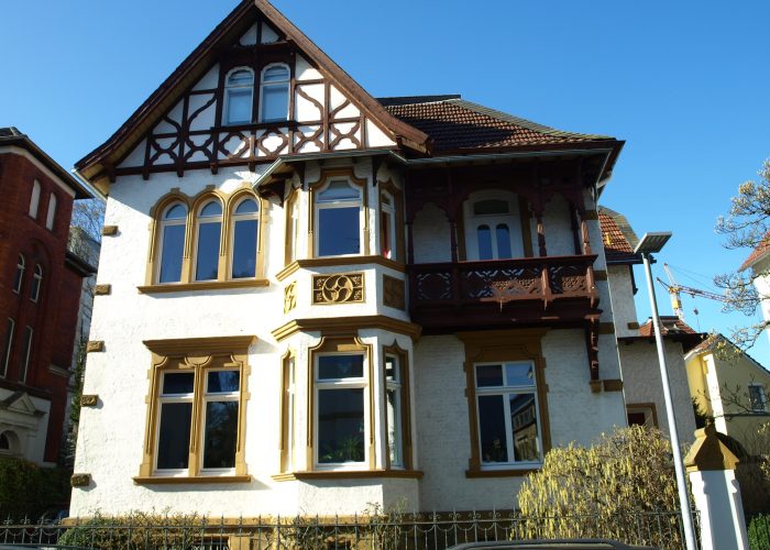 Gründerzeitvilla mit neugotischen Stilelementen in Innenstadtlage