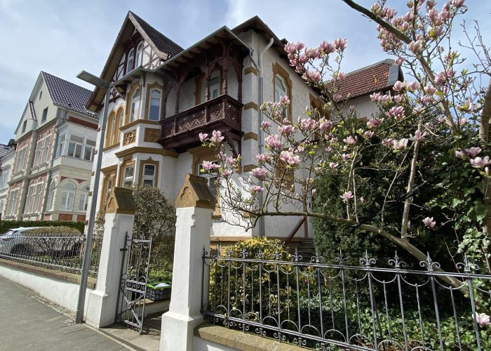 Gründerzeitvilla mit neugotischen Stilelementen in Innenstadtlage