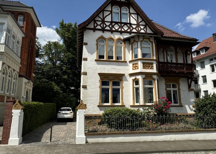 Gründerzeitvilla mit neugotischen Stilelementen in Innenstadtlage