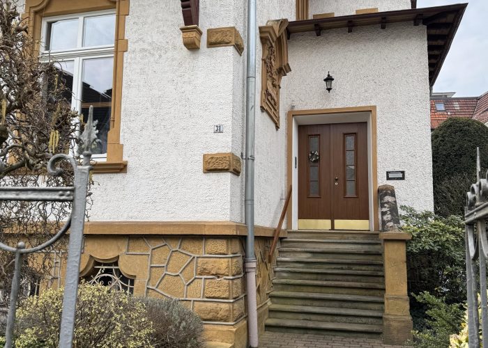 Gründerzeitvilla mit neugotischen Stilelementen in Innenstadtlage