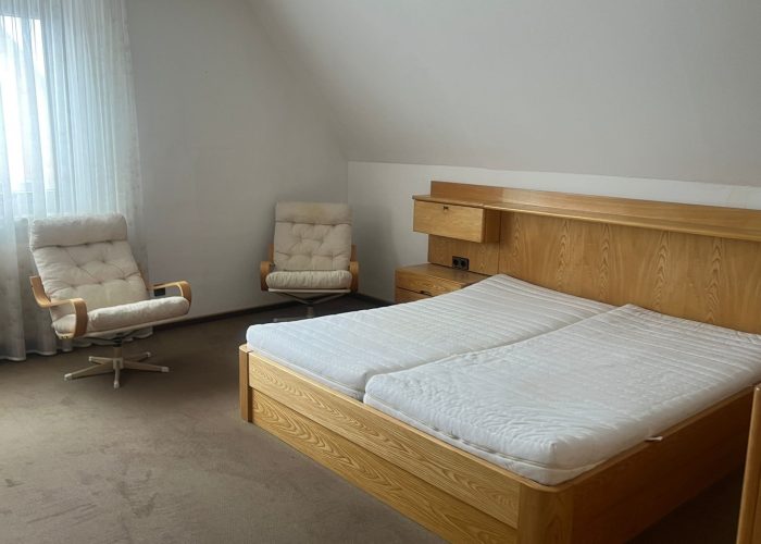 Großzügiges Einfamilienhaus mit Einliegerwohnung in Hillegossen