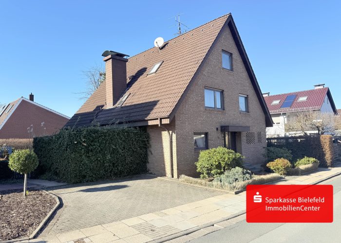 Großzügiges Einfamilienhaus mit Einliegerwohnung in Hillegossen