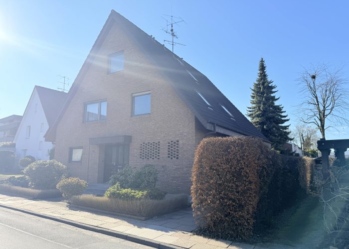 Großzügiges Einfamilienhaus mit Einliegerwohnung in Hillegossen