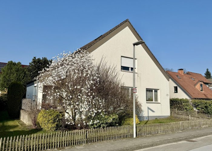 Schönes Einfamilienhaus mit Einliegerwohnung im Herzen von Quelle