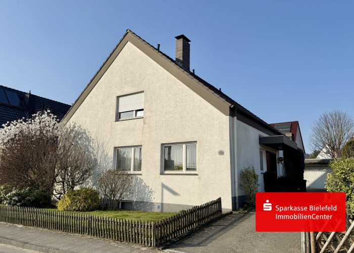 Schönes Einfamilienhaus mit Einliegerwohnung im Herzen von Quelle