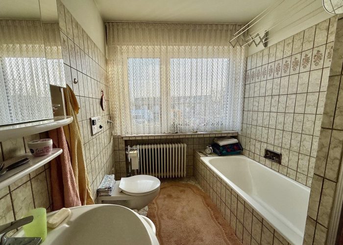 Schönes Einfamilienhaus mit Einliegerwohnung im Herzen von Quelle