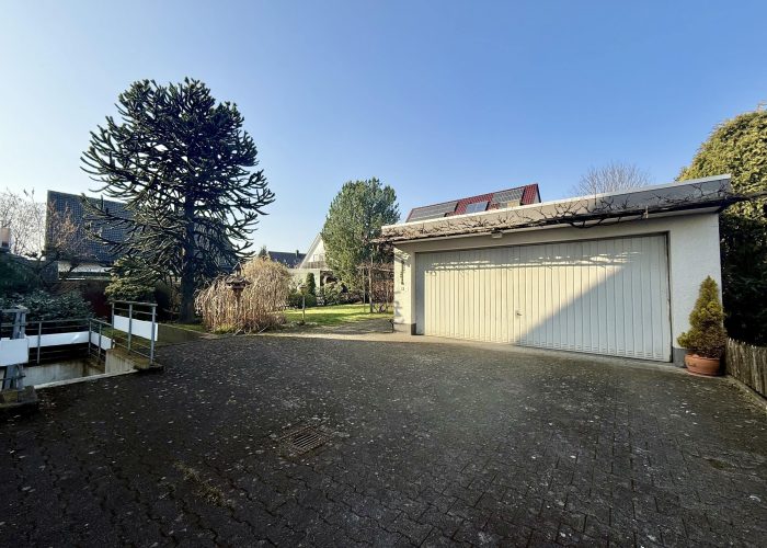 Schönes Einfamilienhaus mit Einliegerwohnung im Herzen von Quelle