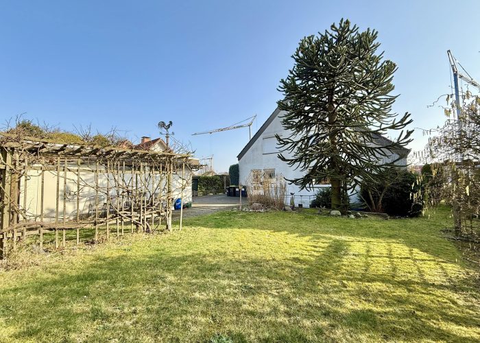 Schönes Einfamilienhaus mit Einliegerwohnung im Herzen von Quelle