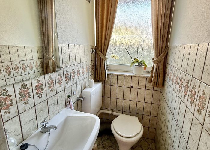 Schönes Einfamilienhaus mit Einliegerwohnung im Herzen von Quelle