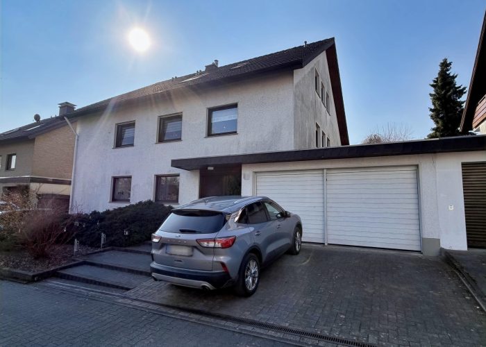 Gepflegtes Dreifamilienhaus für Kapitalanleger im schönen Theesen