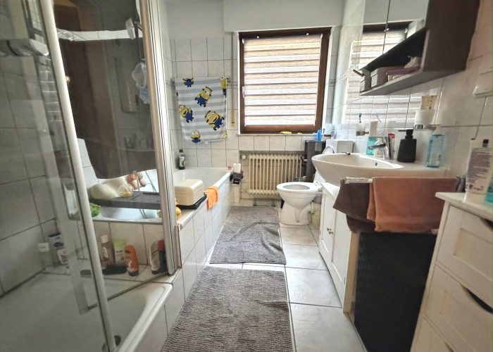 Gepflegtes Dreifamilienhaus für Kapitalanleger im schönen Theesen