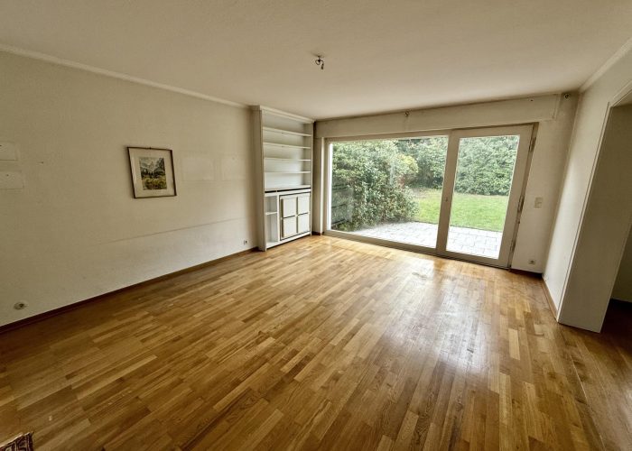 Viel Raum für Ideen: Zweifamilienhaus mit Garten und Balkon in Herford