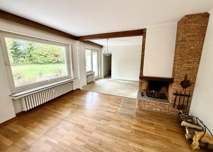 Viel Raum für Ideen: Zweifamilienhaus mit Garten und Balkon in Herford