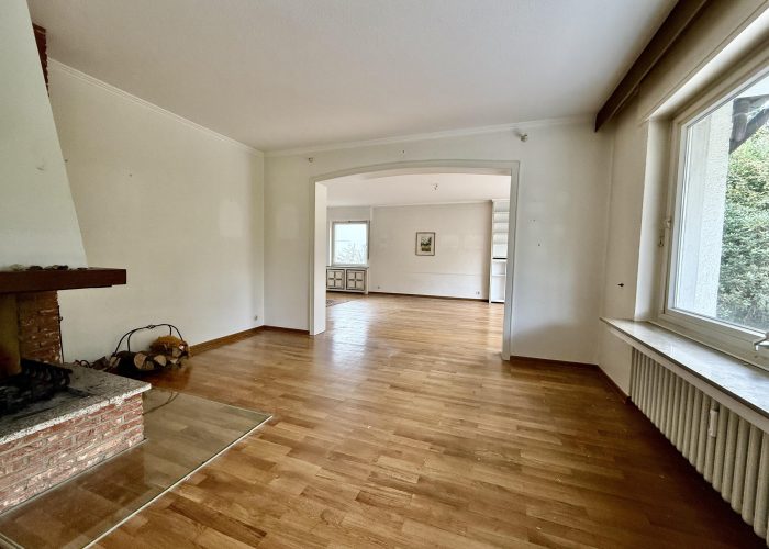 Viel Raum für Ideen: Zweifamilienhaus mit Garten und Balkon in Herford