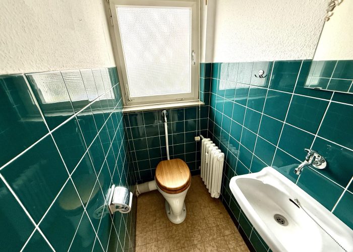 Viel Raum für Ideen: Zweifamilienhaus mit Garten und Balkon in Herford