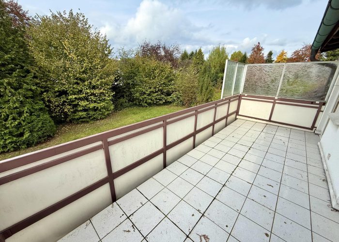 Viel Raum für Ideen: Zweifamilienhaus mit Garten und Balkon in Herford