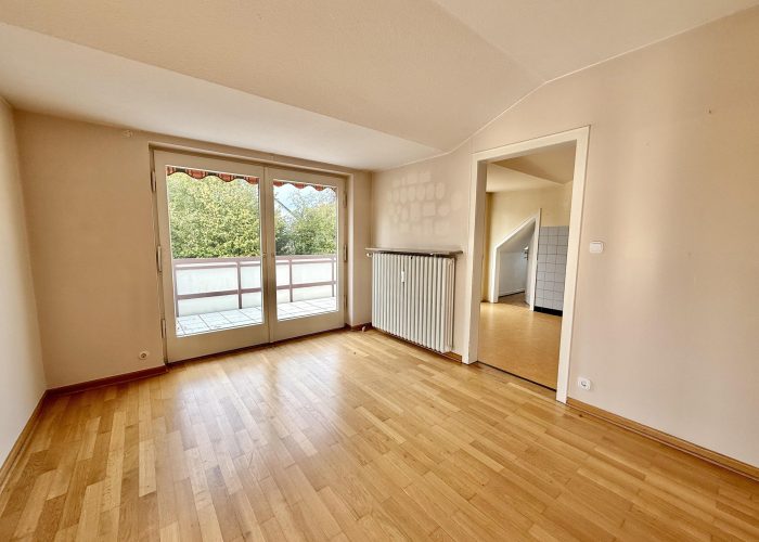 Viel Raum für Ideen: Zweifamilienhaus mit Garten und Balkon in Herford