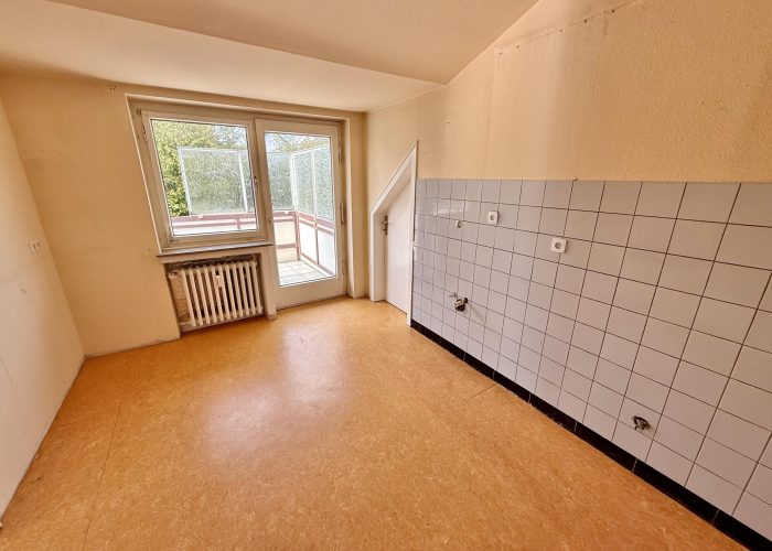 Viel Raum für Ideen: Zweifamilienhaus mit Garten und Balkon in Herford