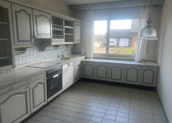 Viel Raum für Ideen: Zweifamilienhaus mit Garten und Balkon in Herford