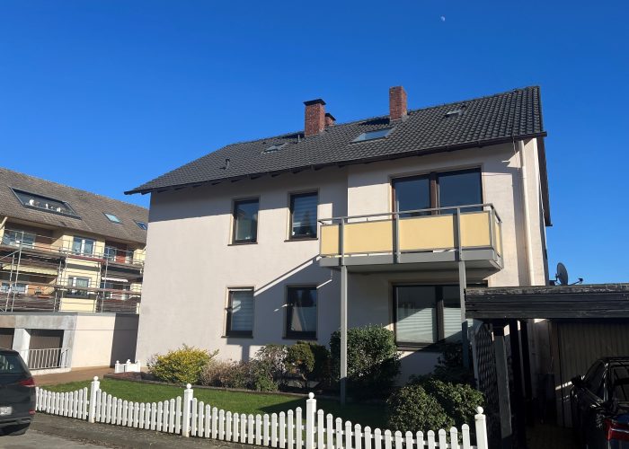 Großartiges Zweifamilienhaus mit schönem Garten, Balkon und Terrasse in Brake