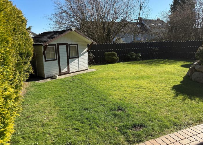 Großartiges Zweifamilienhaus mit schönem Garten, Balkon und Terrasse in Brake