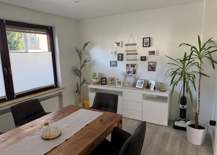 Großartiges Zweifamilienhaus mit schönem Garten, Balkon und Terrasse in Brake