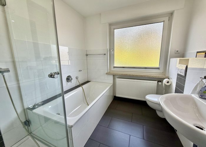 Einziehen und Wohlfühlen – Top-Renoviertes Reihenendhaus in Senne