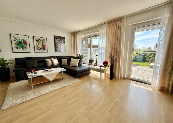 Einziehen und Wohlfühlen – Top-Renoviertes Reihenendhaus in Senne