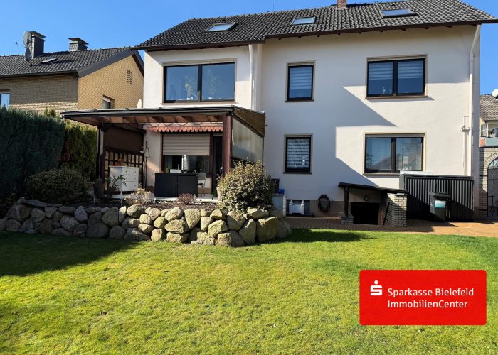 Großartiges Zweifamilienhaus mit schönem Garten, Balkon und Terrasse in Brake