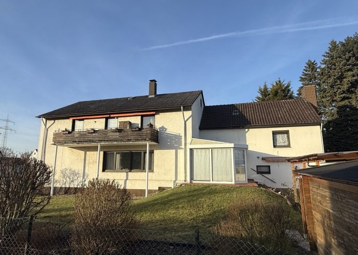 Zweifamilienhaus mit Einliegerwohnung in Lage