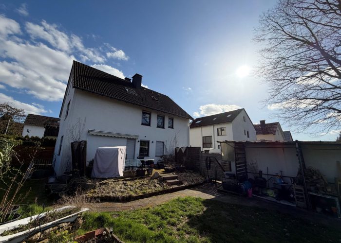 Solides Dreifamilienhaus mit Potenzial in Altenhagen
