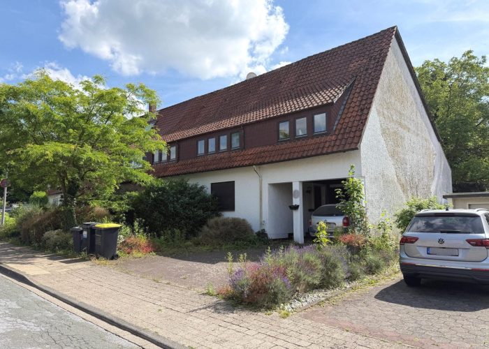Renovierungsbedürftige Doppelhaushälfte in ruhiger Lage von Jöllenbeck