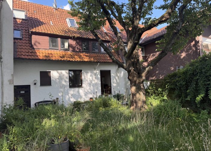 Renovierungsbedürftige Doppelhaushälfte in ruhiger Lage von Jöllenbeck