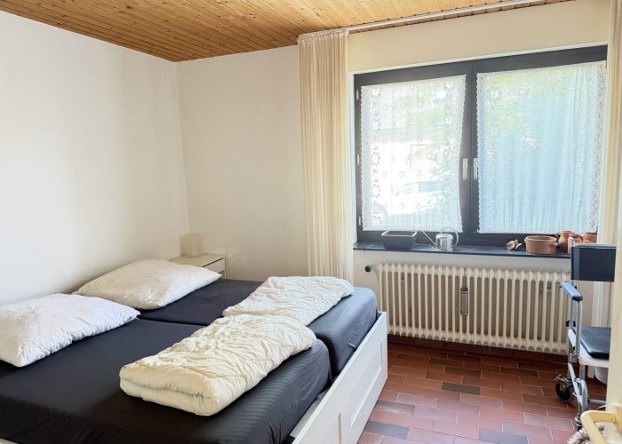 Renovierungsbedürftige Doppelhaushälfte in ruhiger Lage von Jöllenbeck