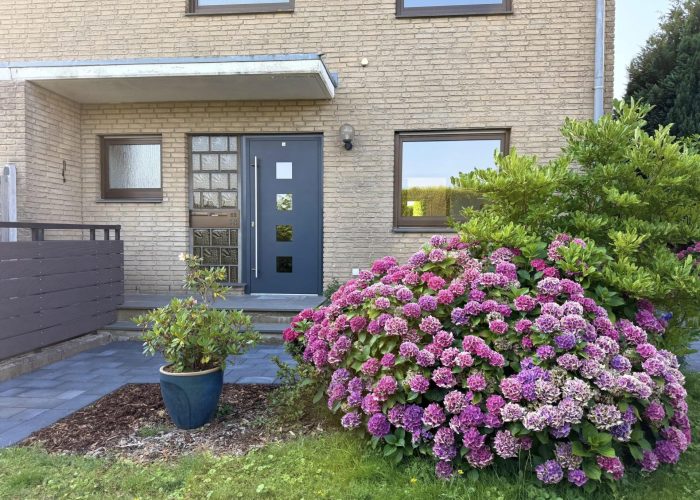 Drei Ebenen, viele Möglichkeiten! Gepflegte Doppelhaushälfte in Brake