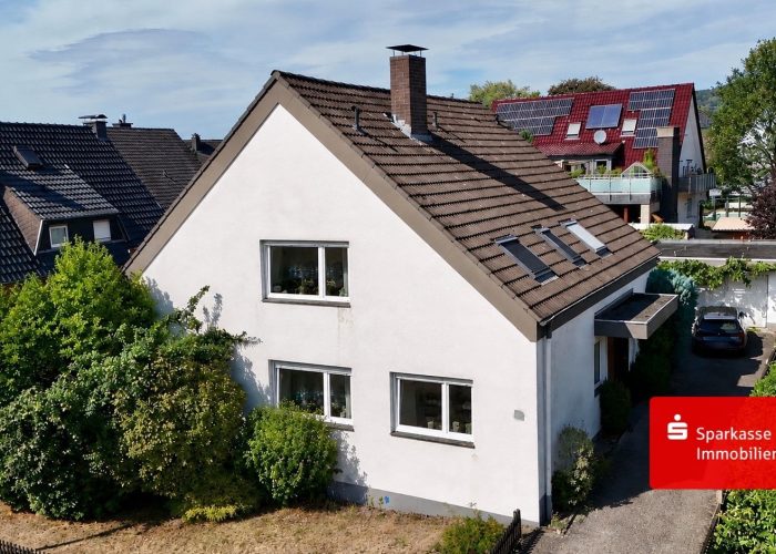 Schönes Einfamilienhaus mit Einliegerwohnung im Herzen von Quelle